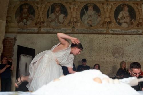 NIE/OBECNOŚĆ czyli o desublimacji sztuki NIE/OBECNOŚĆ czyli o desublimacji sztuki