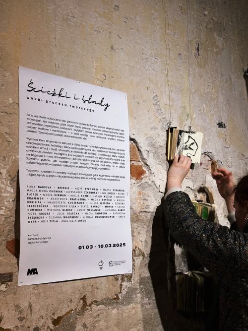 Szkic jako manifest. Wokół wystawy „Ścieżki i ślady”Karolina Poddębniak