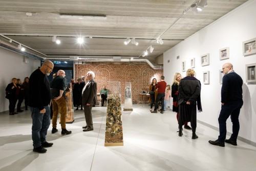 U zbiegu dróg_wernisaż