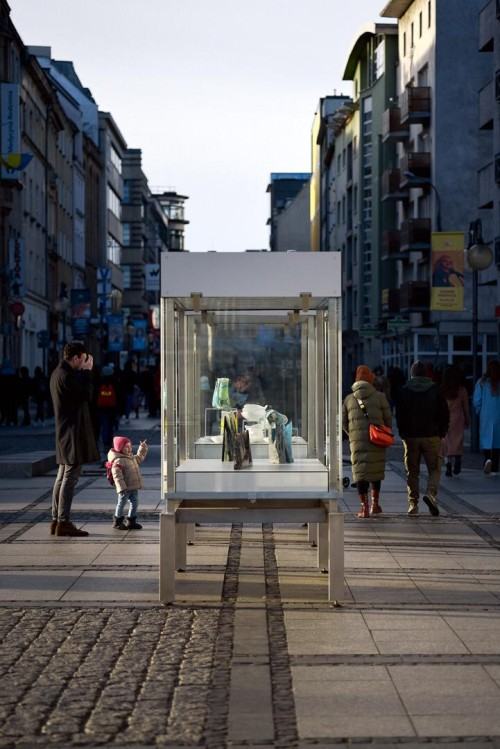 image00005.jpg Glass_on