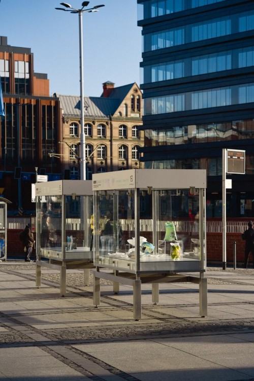 image00011.jpg Glass_on