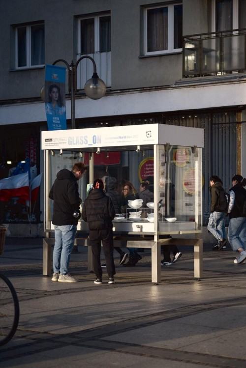 image00016.jpg Glass_on