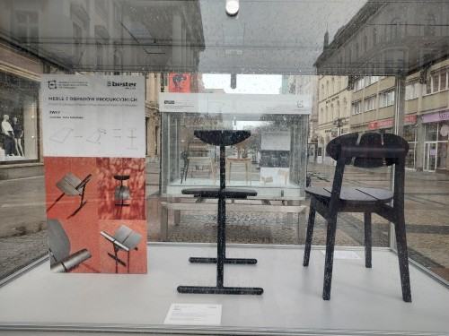 W Gablotach na Świdnickiej trwa prezentacja projektów studentów II Pracowni Projektowania Mebli ASP Wrocław.