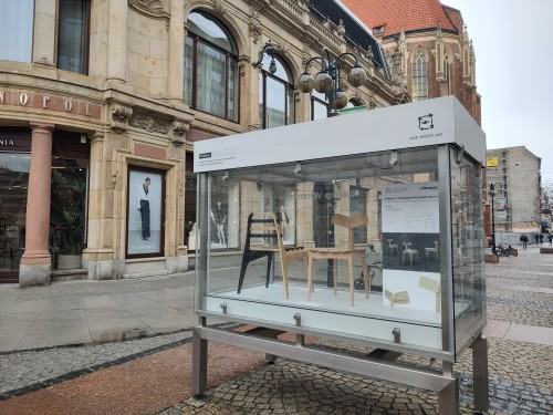 W Gablotach na Świdnickiej trwa prezentacja projektów studentów II Pracowni Projektowania Mebli ASP Wrocław.