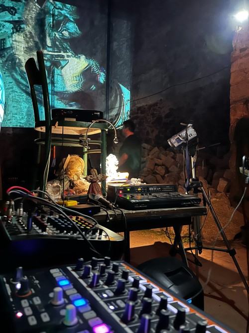 NIE/OBECNOŚĆ czyli o desublimacji sztuki NIE/OBECNOŚĆ czyli o desublimacji sztuki