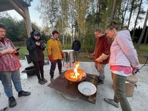 ,,Odkrywanie ognia’’ - rozładunek pieca Tongkama w Luboradowie ,,Odkrywanie ognia’’ - rozładunek pieca Tongkama w Luboradowie