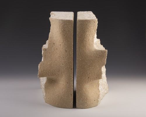 Przystające, 2025 r., masa szamotowa, bone china, 36X42X31 cm