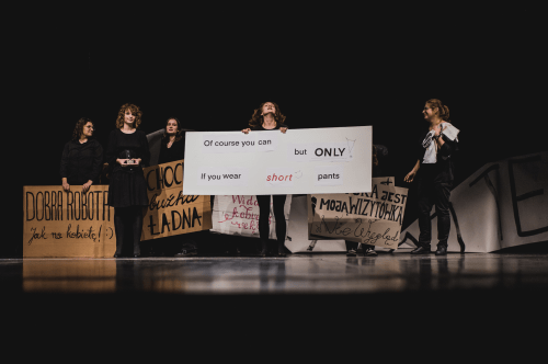 Performans "Nie czytaj tego!"