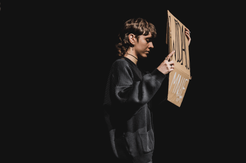 Performans "Nie czytaj tego!"