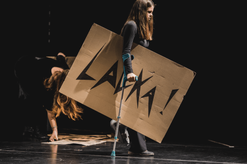 Performans "Nie czytaj tego!"