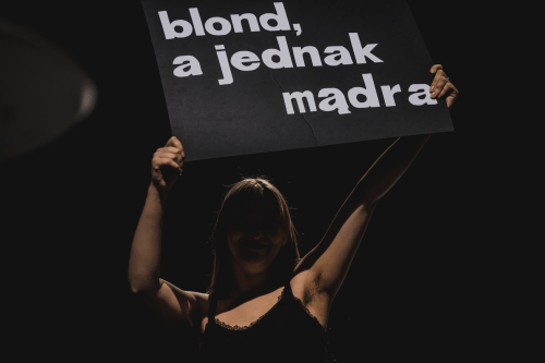 Performans "Nie czytaj tego!"