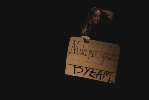 Performans "Nie czytaj tego!"