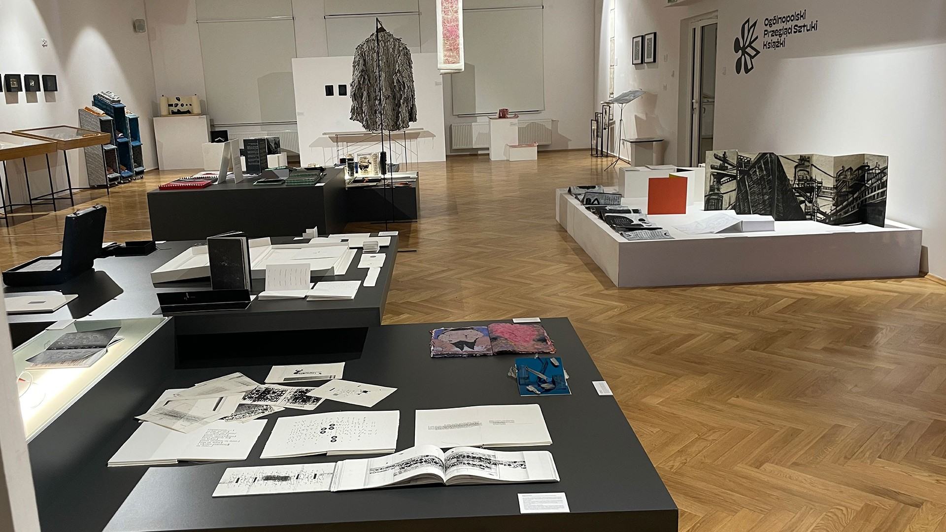 Ogólnopolski Przegląd Sztuki Książki. II Wrocławskie Triennale.